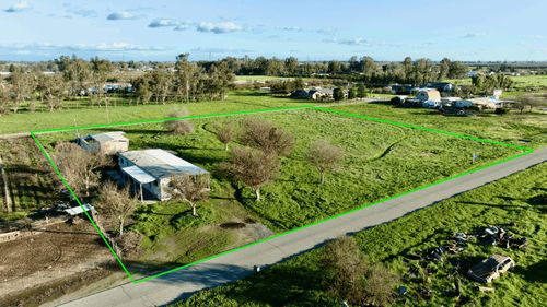 1384 N Ensley Ln, Fresno, CA, 93723-9546 | Card Image