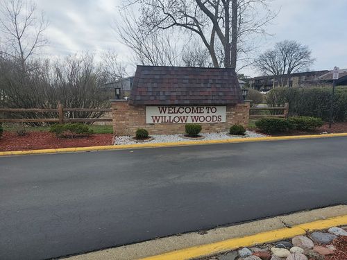 208-922 E Old Willow Rd, Prospect Heights, IL, 60070-2140 | Card Image