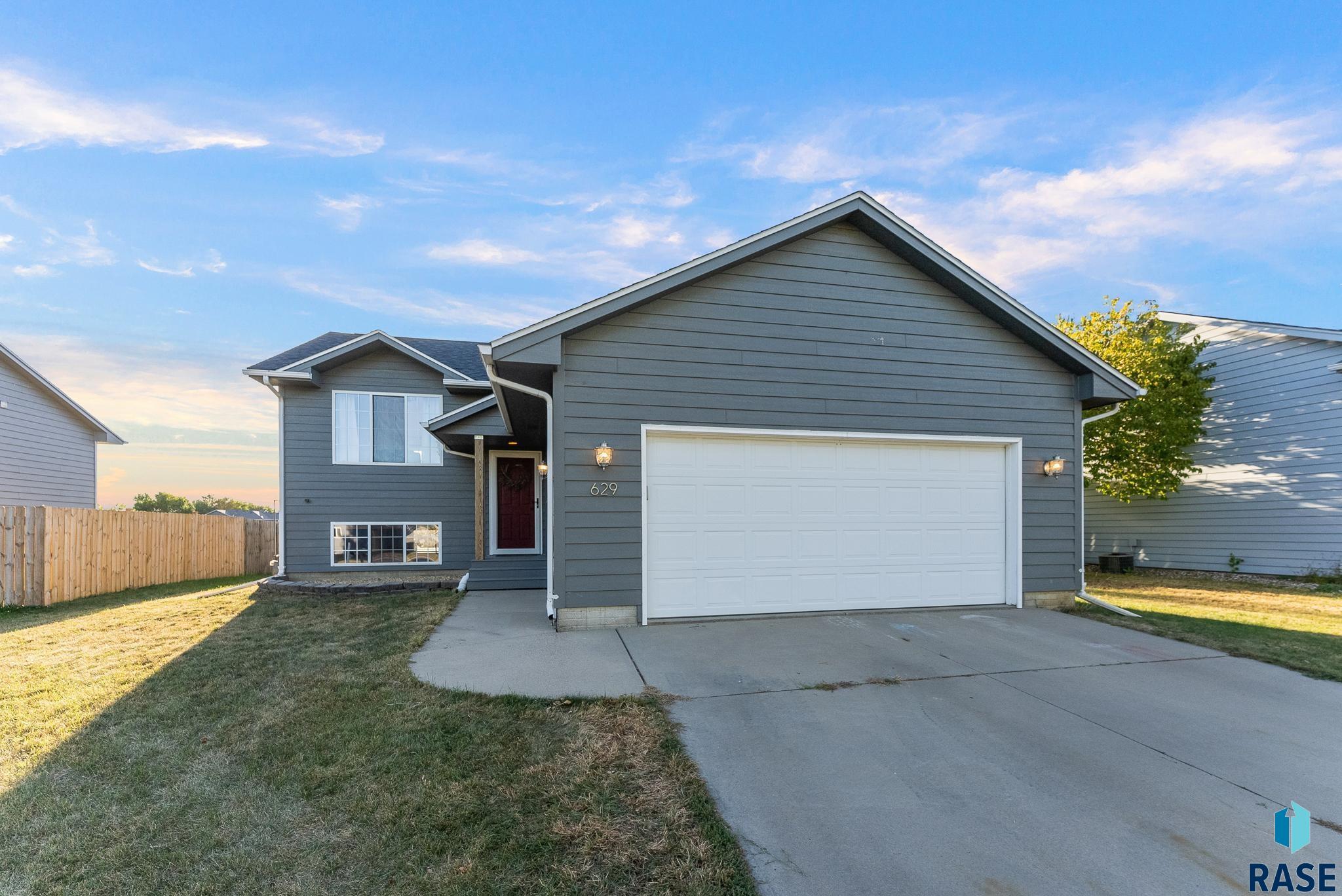 Hickory Ln, Harrisburg, SD 57032