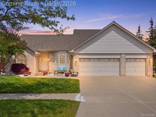 15581 Spiceway, Fraser, MI, 48026-3584 | Card Image