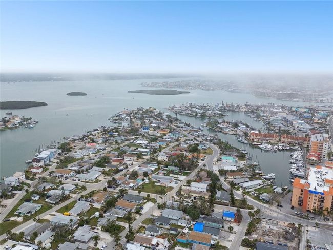 13320 2 Nd St E, Home with 2 bedrooms, 2 bathrooms and null parking in Madeira Beach FL | Image 67