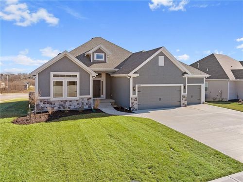 10205 N Winchester Ave, Kansas City, MO, 64156-7933 | Card Image