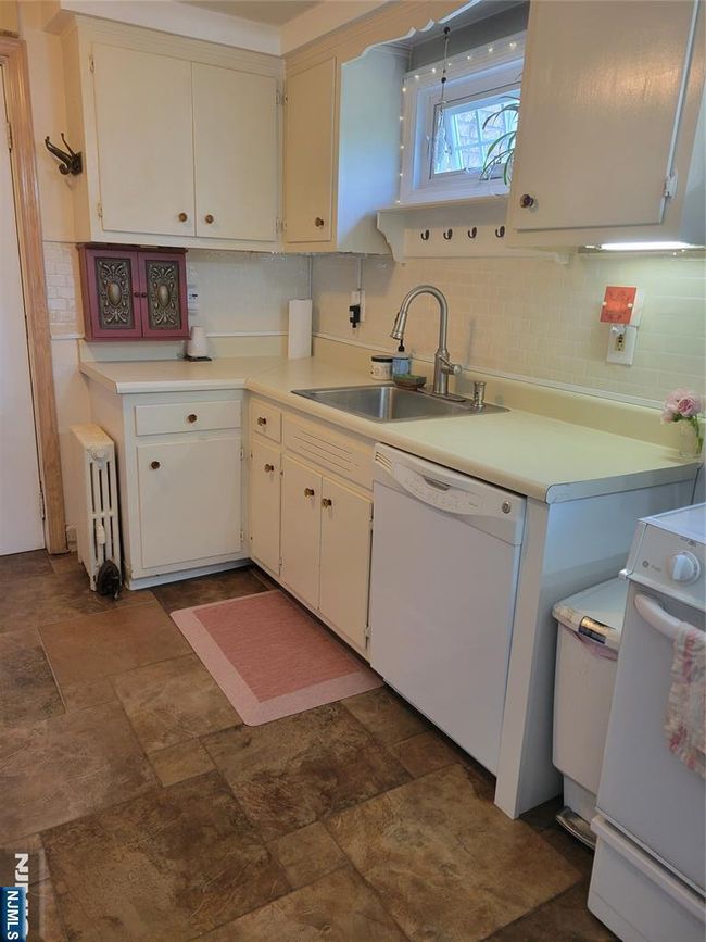 41 N Franklin Tpke, Condo with 2 bedrooms, 1 bathrooms and null parking in Ramsey NJ | Image 6