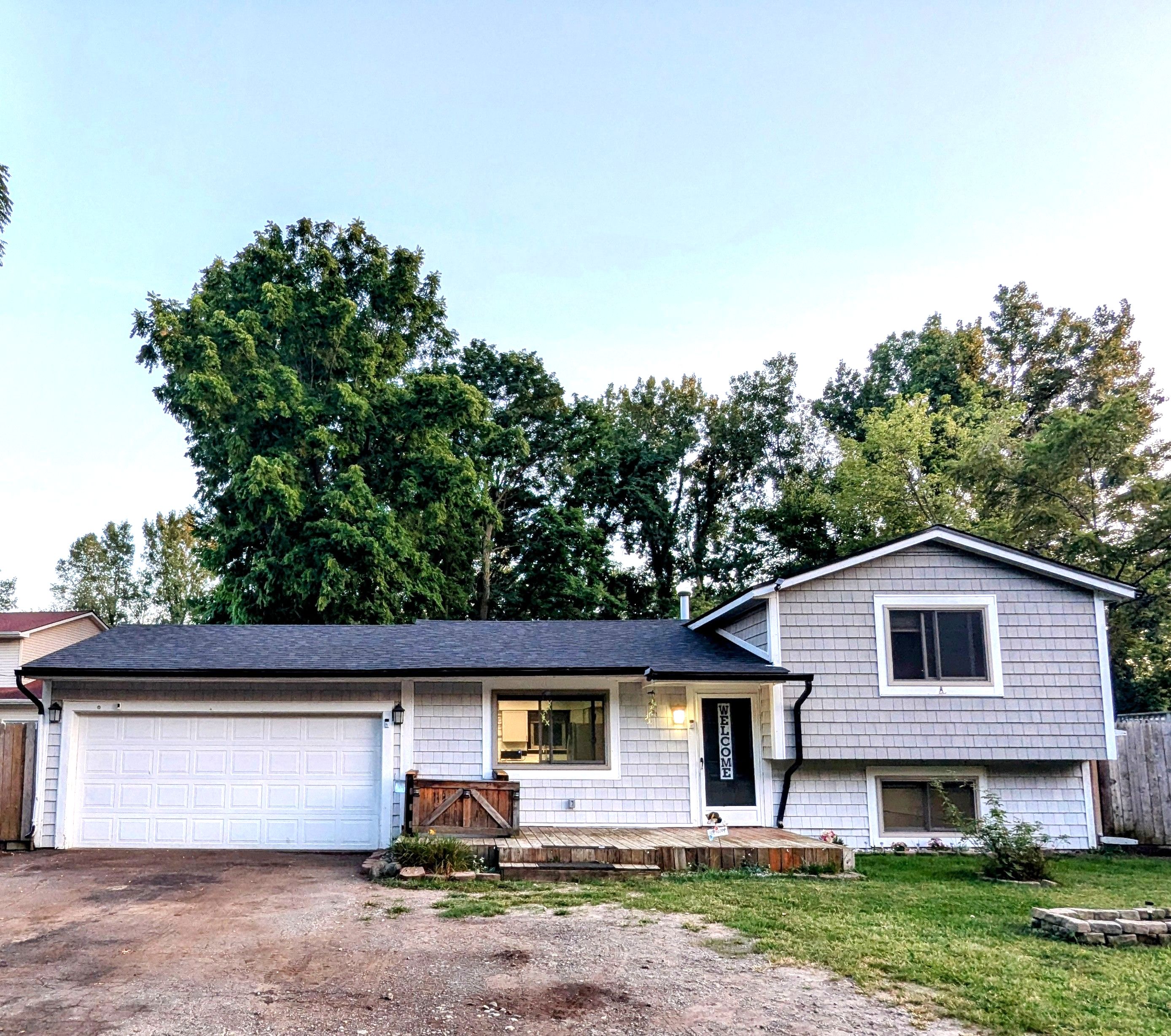 Pontiac Lake Rd, Waterford, MI 48327