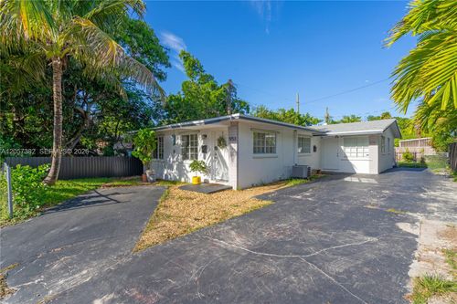 5151 N Miami Ave, Miami, FL, 33127-2121 | Card Image