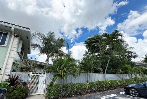13-1423 Holly Heights Dr, Fort Lauderdale, FL, 33304-4775 | Card Image