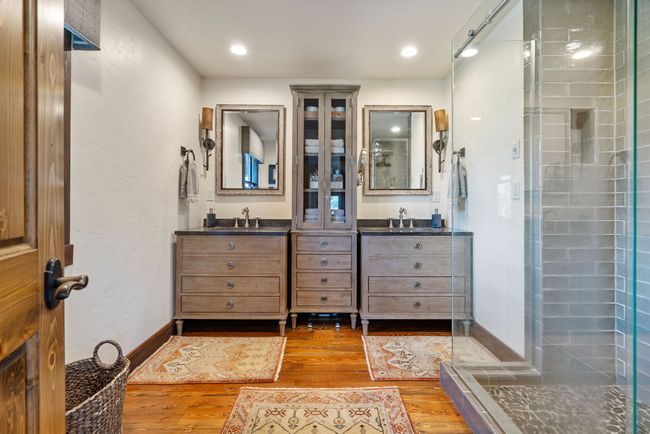 Dual Vanities | Image 41