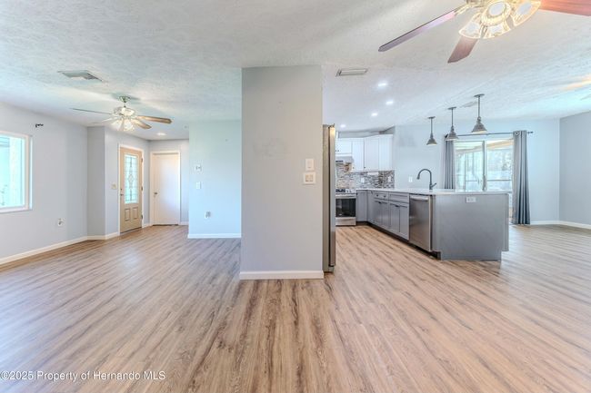 Living to Kitchen | Image 21