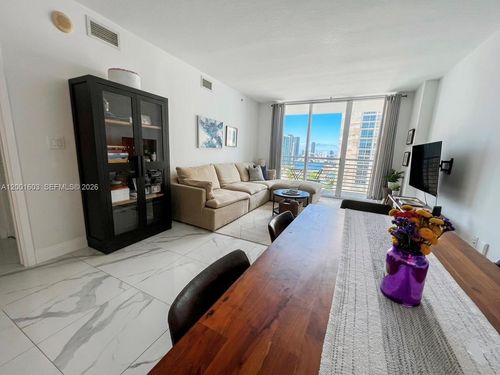 3300-335 S Biscayne Blvd, Miami, FL, 33131-2351 | Card Image