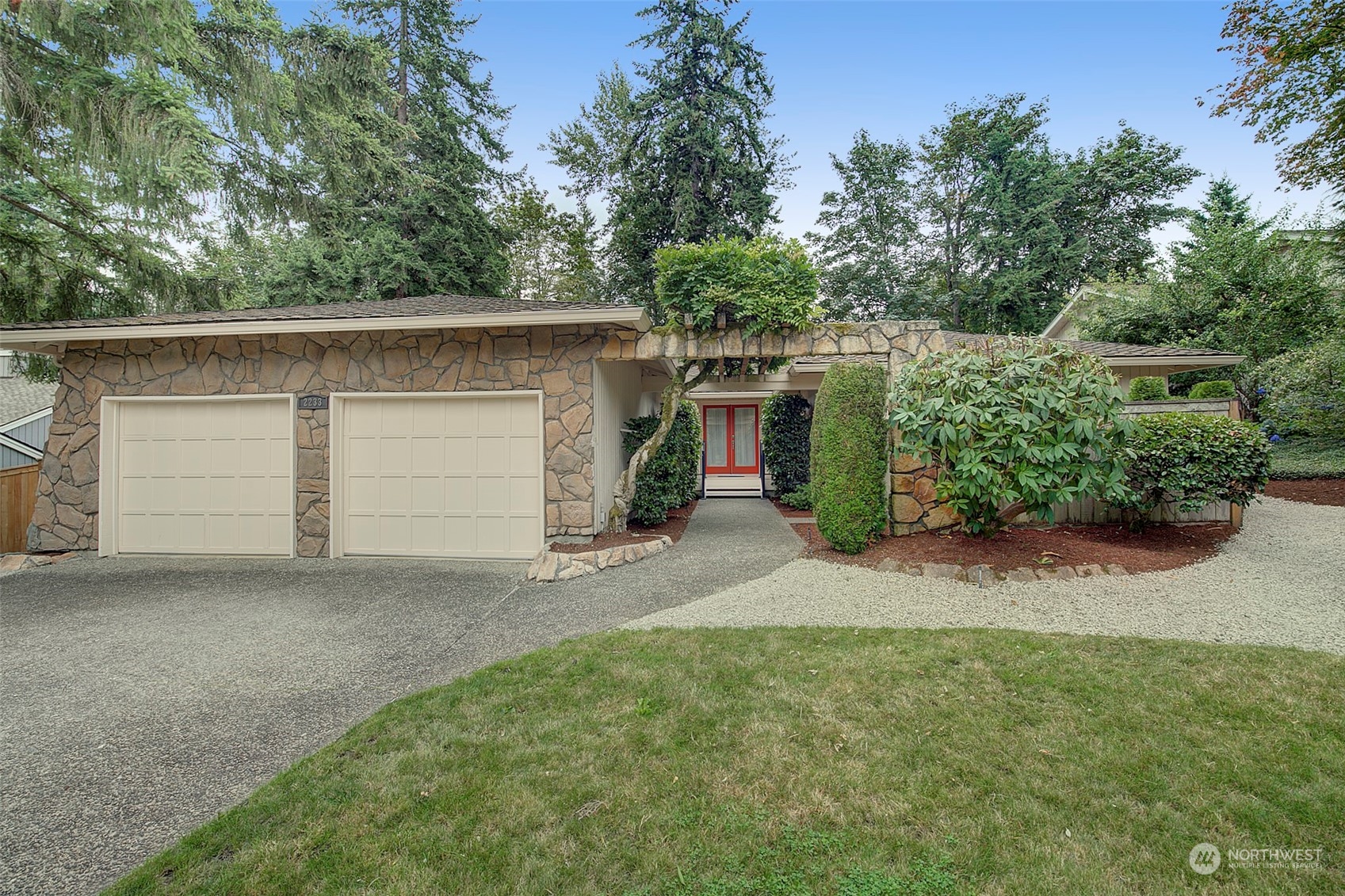 Sahalee Dr, Sammamish, WA 98074