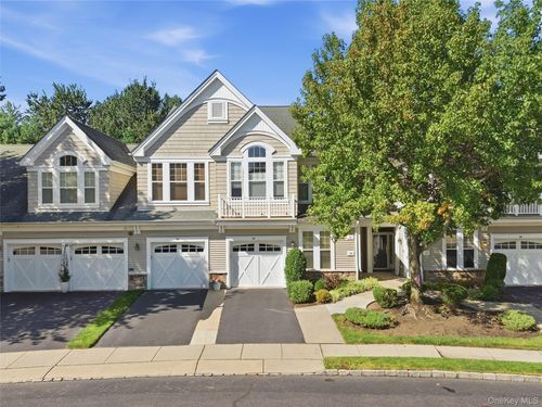 39 Symphony Dr, Lake Grove, NY, 11755-1313 | Card Image