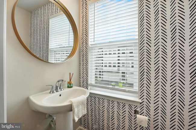 18286 Summit Pointe Dr, Townhouse with 3 bedrooms, 4 bathrooms and null parking in TRIANGLE VA | Image 16