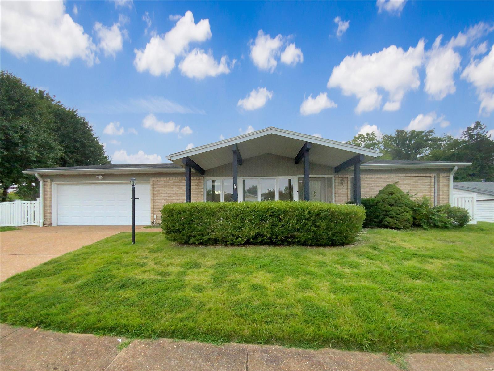 Towne South Rd, Saint Louis, MO 63128