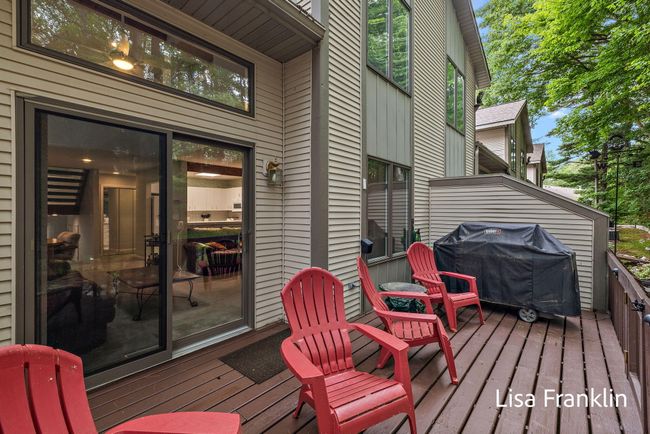 Large deck for relaxing and grilling | Image 7