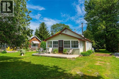 4557 William St, Town Of Plympton Wyoming, ON, N0N1J6 | Card Image