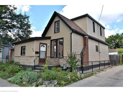 443 Cannon St E, House other with 5 bedrooms, 1 bathrooms and 4 parking in Hamilton ON | Image 1