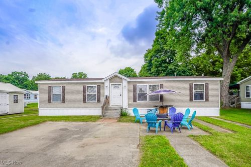 221 Sea Gull Ln Se, New Philadelphia, OH, 44663-3131 | Card Image