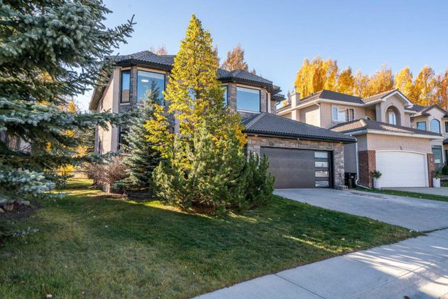 75 Hamptons Close Nw, Home with 5 bedrooms, 3 bathrooms and 4 parking in Calgary AB | Image 2