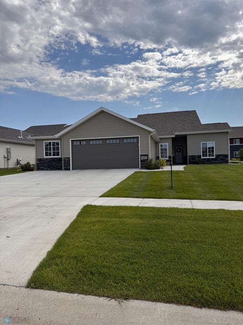 421 Westview Ln E, West Fargo, ND, 58078-7002 | Card Image