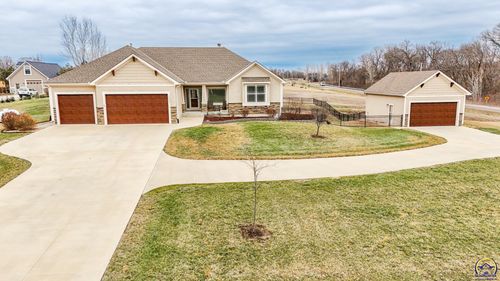 18220 Prairie View Dr, Tonganoxie, KS, 66086 | Card Image