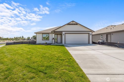 311 W Sandy Loop, Moses Lake, WA, 98837-8036 | Card Image