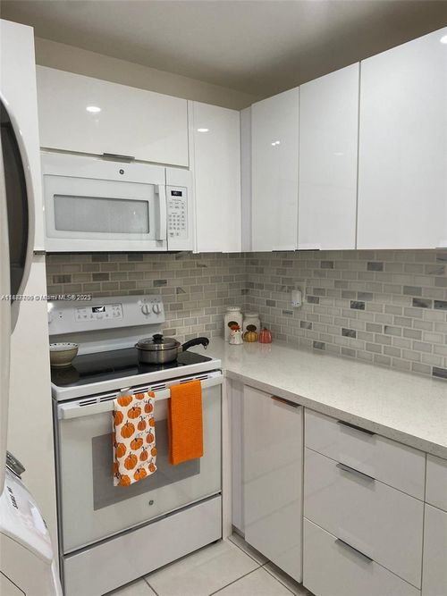 apt-2565-10000 Nw 80th Ct, Hialeah Gardens, FL, 33016-2235 | Card Image