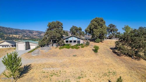 23600 Lakeview Dr, Tehachapi, CA, 93561-9188 | Card Image
