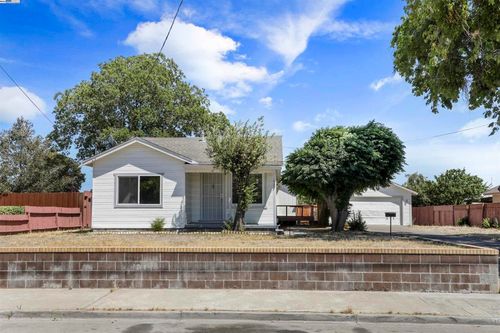 1925 Alpha Way, Antioch, CA, 94509-2617 | Card Image