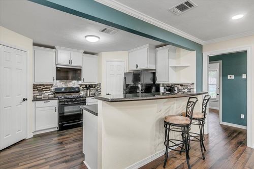 3702 Travis Dr, Beaumont, TX, 77703-1934 | Card Image
