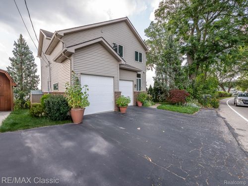 11540 E E Shore Drive, Green Oak Township, MI, 48189 | Card Image