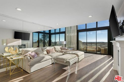 apt-101-6 Voyage St, Marina del Rey, CA, 90292-7136 | Card Image