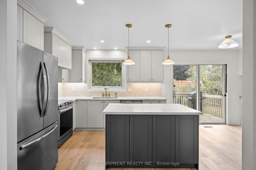 31 Inglewood Pl, Whitby, ON, L1N8Z9 | Card Image