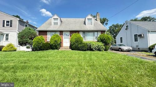 931 Lawnton Ter, GLENOLDEN, PA, 19036-1111 | Card Image