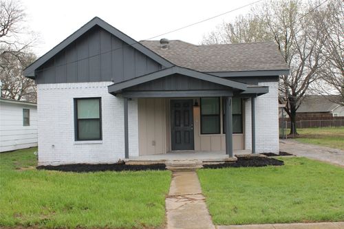 104 S Hubbard St, Alvord, TX, 76225-6021 | Card Image