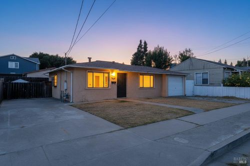 686 Dean Street, Hayward, CA, 94541 | Card Image