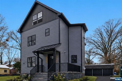 28 1/2 Irving St, Montclair, NJ, 07042-4524 | Card Image