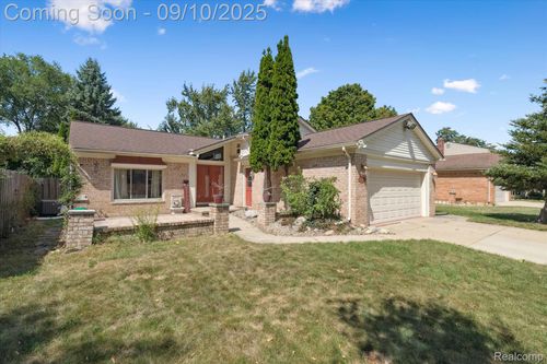 39239 39239 Chantilly Dr Drive, Sterling Heights, MI, 48313 | Card Image