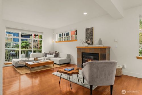 2815 24th Ave S, Seattle, WA, 98144-5313 | Card Image