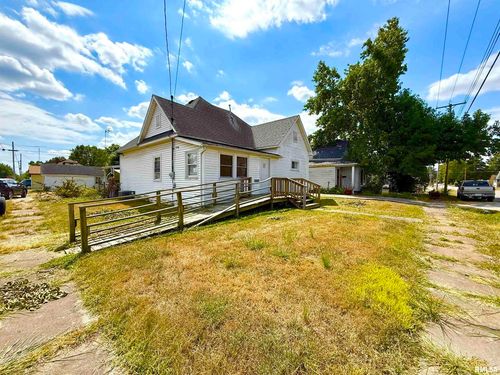 402 W Sylvester Ave, Christopher, IL, 62822-1132 | Card Image