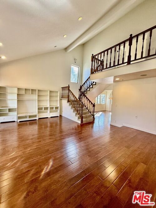 30402 Penrod Dr, Agoura Hills, CA, 91301-2067 | Card Image