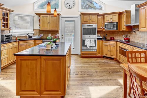 2070 Beverly Way, Merrick, NY, 11566-5416 | Card Image