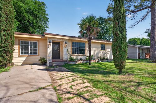 604 Graham St, Cleburne, TX, 76033-5850 | Card Image