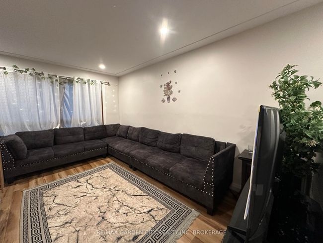 15 Champlain Ave, Home with 3 bedrooms, 1 bathrooms and 2 parking in Hamilton ON | Image 10