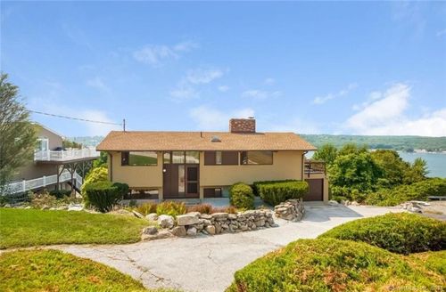 117 Phoenix Dr, Groton, CT, 06340-2413 | Card Image