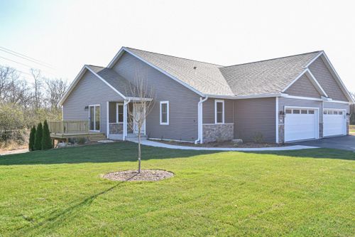 313 N Trailview Cir, Waterford, WI, 53185-5636 | Card Image