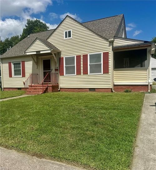 220 Chesterfield Rd, Hampton, VA, 23661-2915 | Card Image