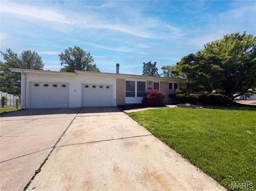 14 Olvera Circle, Florissant, MO, 63031 | Card Image