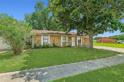 9437 E Claiborne Pkwy, Bridge City, LA, 70094-3703 | Card Image