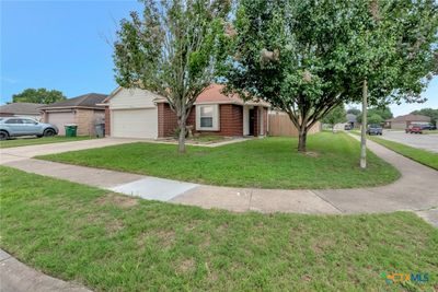 302 Clydesdale Lane, House other with 3 bedrooms, 2 bathrooms and null parking in Victoria TX | Image 2