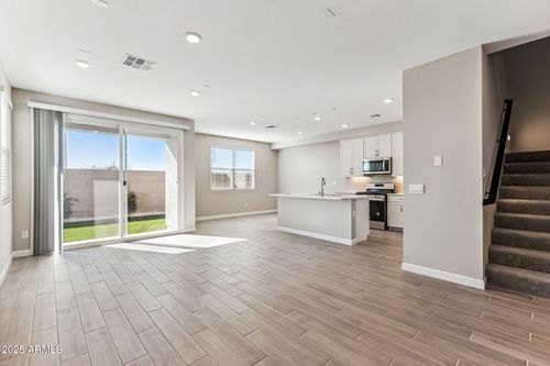 5834 E Zachary Dr, Phoenix, AZ, 85054-5843 | Card Image